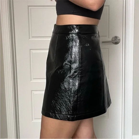 TOPSHOP Black Shiny PVC Fitted Mini Skirt with Front Zip - Picture 5 of 12